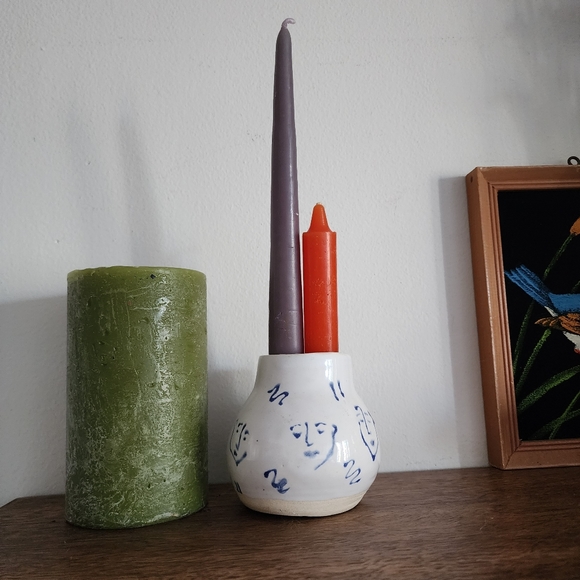 Small Indie Handmade Glazed Ceramic Face Doodle Sketch Vase - Picture 4 of 4